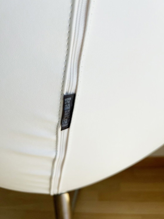 Image 1 of Fauteuil lounge Kastel Krokus, cuir noir et crème, piètement pivotant chromé