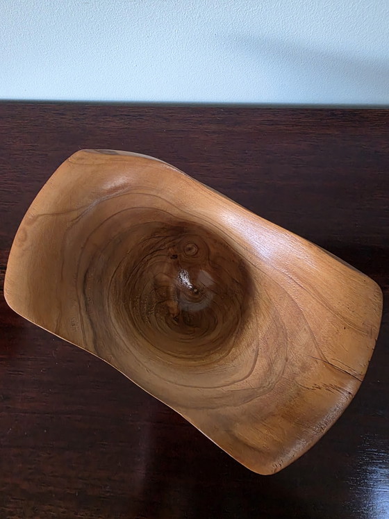 Image 1 of Ciotola artigianale in legno organico dal design raffinato