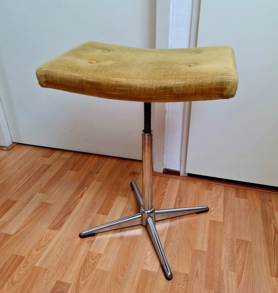 Unique Mid-Century Design Piano Stool / Footstool Tufted Ocher Yellow Velvet 70s Space Age (photo 5 of 10)