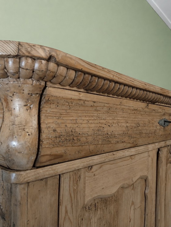Image 1 of Antiekegeloogd grenen biedermeier meidenkast
