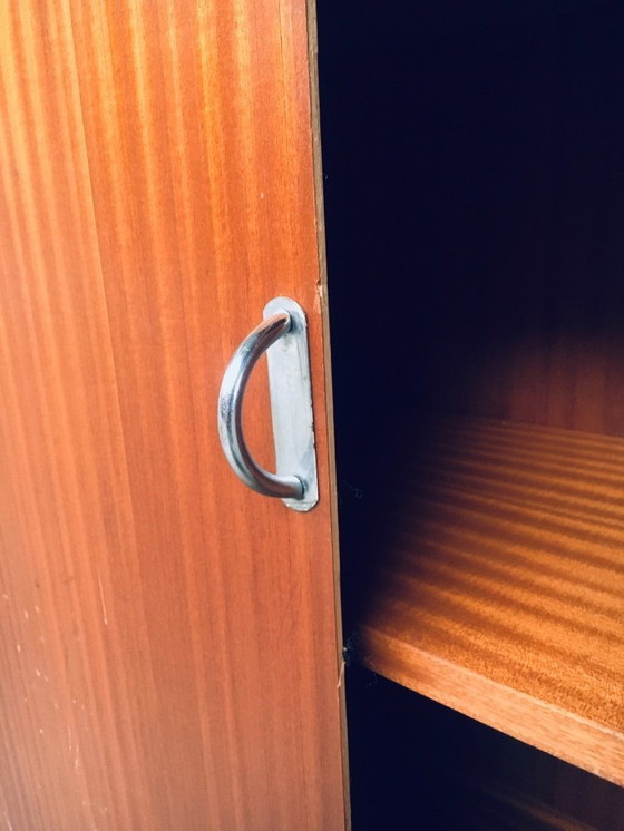 Image 1 of Archivador con puertas correderas de diseño moderno de mediados de siglo, Bélgica, años 60