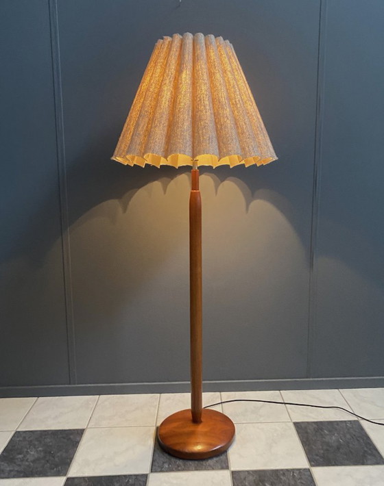 Image 1 of Domus Teakhouten vloerlamp uit 1960, met origineel label! Hoogte: 140 cm - 188 cm