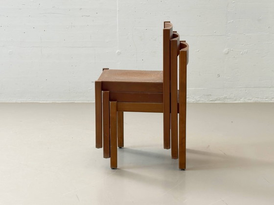 Image 1 of Set van 6 stapelbare houten stoelen in een minimalistisch design uit het midden van de vorige eeuw.
