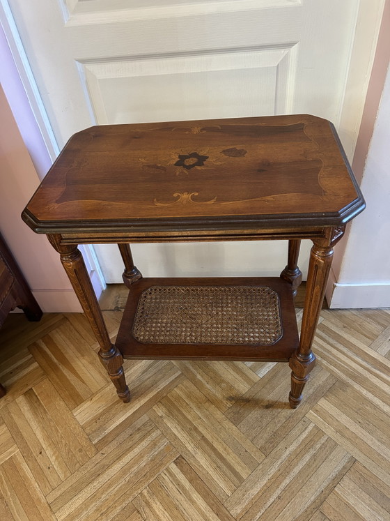 Image 1 of Napoleon III. Sockeltisch mit floraler Intarsienarbeit und Flechtwerk.