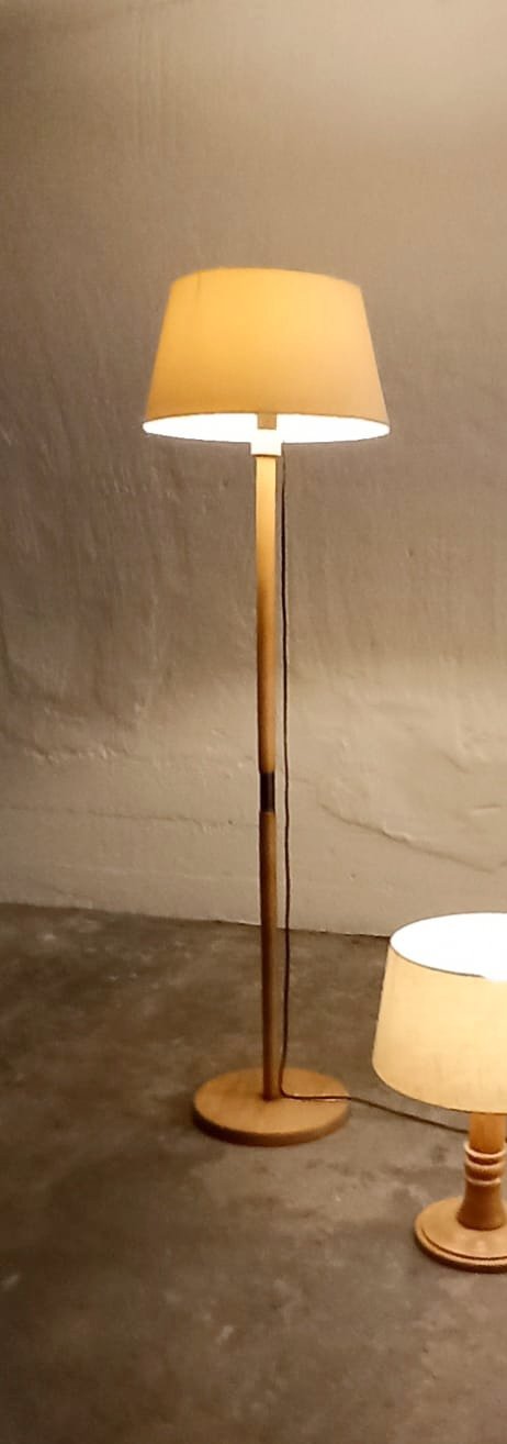 Image 1 of lampadaire vintage à base en bois