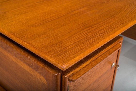 Image 1 of  Mid Century Modern Freistehender Teakholz-Schreibtisch von GV Møbler, 1960er Jahre