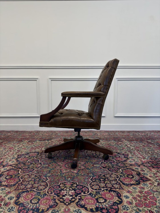 Sedia da ufficio Chesterfield classica inglese marrone – Sedie da ufficio, Leather, Wood (photo 3 of 7)