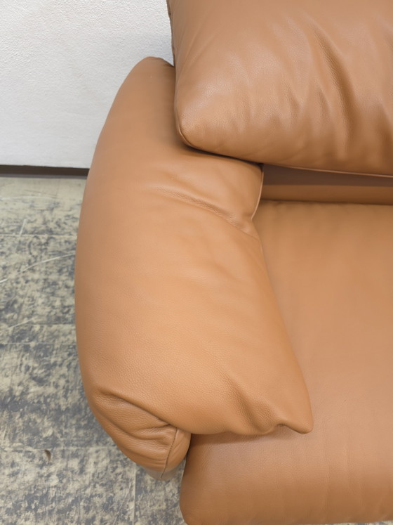 Image 1 of Canapé Cassina Maralunga avec pouf, canapé en cuir, pouf en cuir, cognac