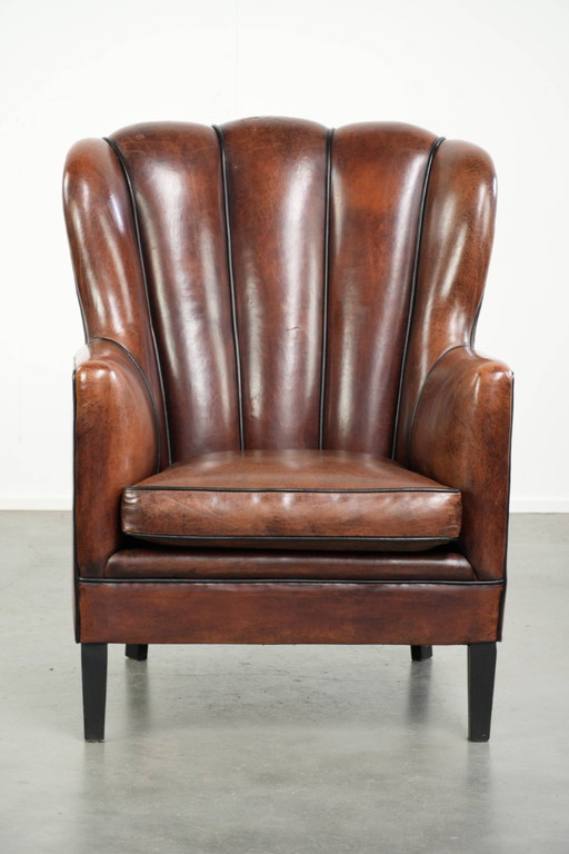 Fauteuil confortable en peau de mouton au design unique, orné d'un passepoil noir. – Leather (photo 2 of 15)