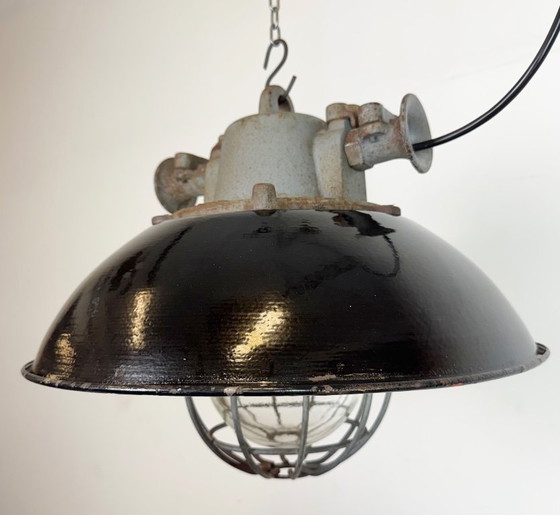 Image 1 of Industriële kooilamp van zwart emaille en gietijzer, jaren 60