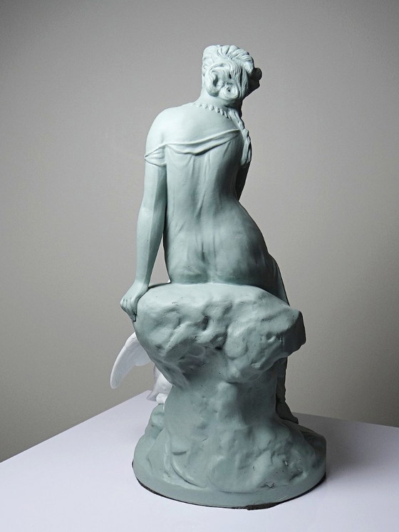 Image 1 of Biscotto bicolore di Letu & Mauger, Leda e il cigno, XIX secolo, celadon e bianco