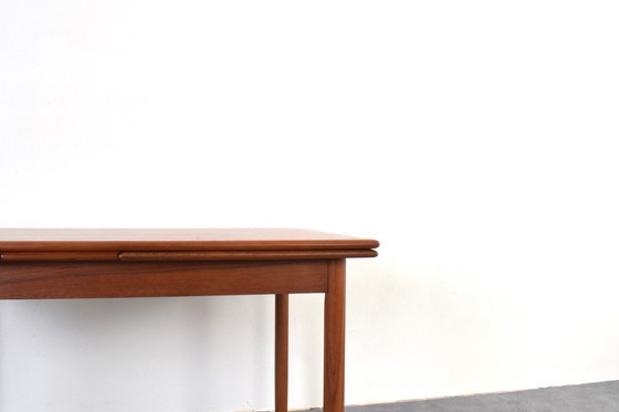 Image 1 of Ausziehbarer Esstisch aus dänischem Teakholz aus der Mitte des 20. Jahrhunderts, 1960er Jahre.