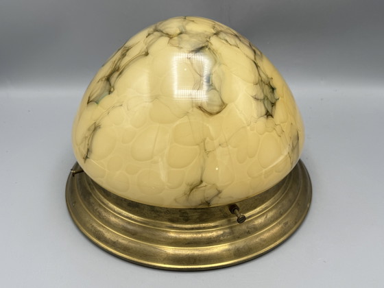 Image 1 of Vintage gemarmerde plafondlamp – elegantie in glas en messing
