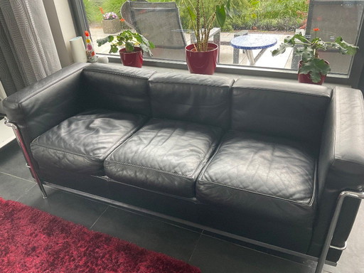 Canapé et 2 fauteuils Cassina LC2 de la marque Le Cobusier