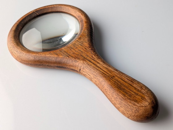 Image 1 of Lupa danesa de madera de nogal de mediados de siglo, década de 1950