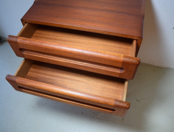 Image 1 of Commode danoise en teck, armoire vintage, pieds chromés