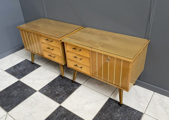 Image 1 of Juego de mesitas de noche de madera con tapa de cristal, años 60