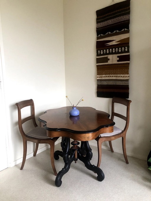 Antique dining table, carved oval 19th century / 19th-century antique oval dining table
