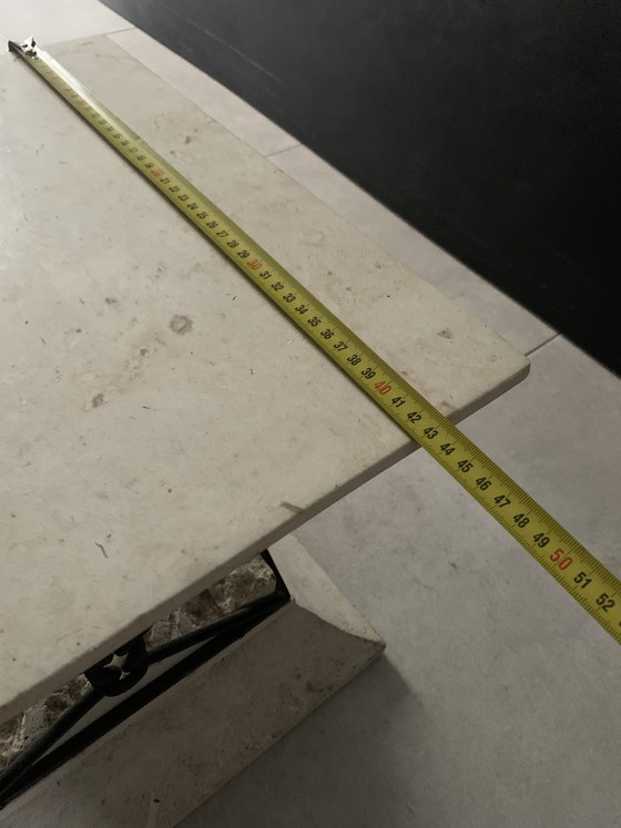 Image 1 of Travertin en ijzeren sokkeltafel met "gebroken" ontwerp