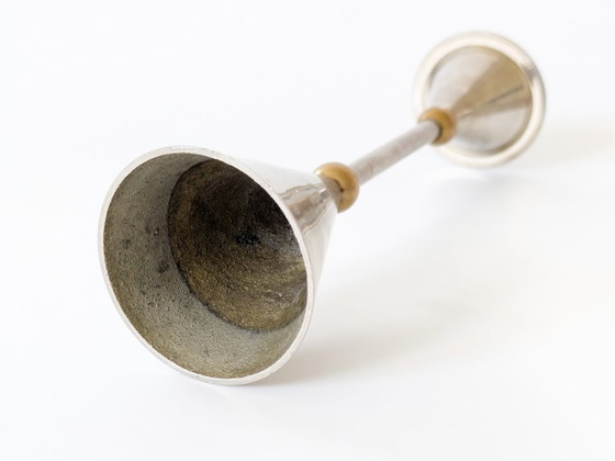 Paar postmoderne Kerzenständer im Memphis-Stil, Stahl mit Messing, 1980er Jahre – Kerzenhalter, Metal (photo 8 of 16)