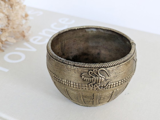 Ciotola vintage in ottone con motivo a pesci e scorpioni, texture intrecciata, stile boho, ideale come (photo 5 of 14)
