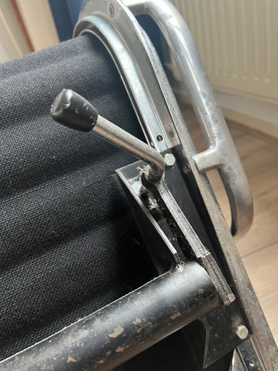 Vitra Eames EA117 - Vintage, not 5, but 4 legs – Swivel chairs, Aluminium (photo 17 of 19)