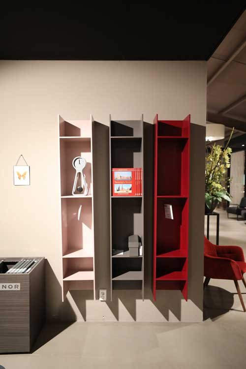 Image 1 of Armoire suspendue papillon de marque privée