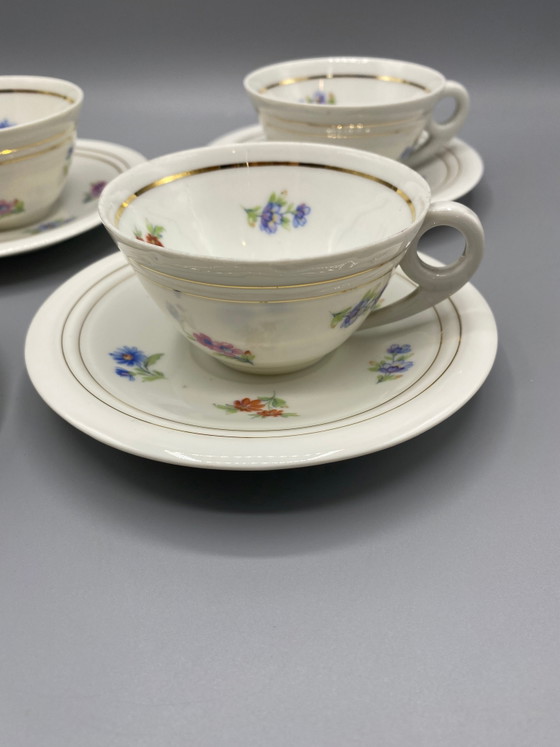 4 tasses et soucoupes à café en porcelaine de Limoges – Petites fleurs et dorures – Objets déco (photo 2 of 4)