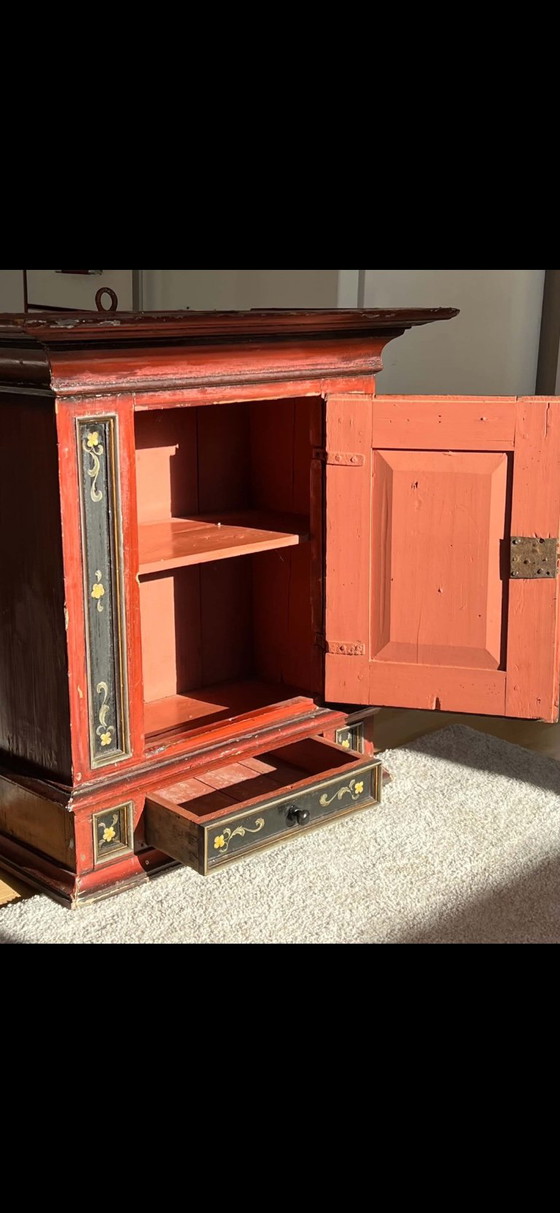 Antique Danish tobacco cabinet from 1807, original painting, Storage cabinet, Wood, Metal, Red, Klassiek (photo 4 of 5)
