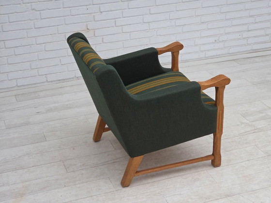 Image 1 of Fauteuil danois des années 1970, en laine verte, avec revêtement en chêne massif.