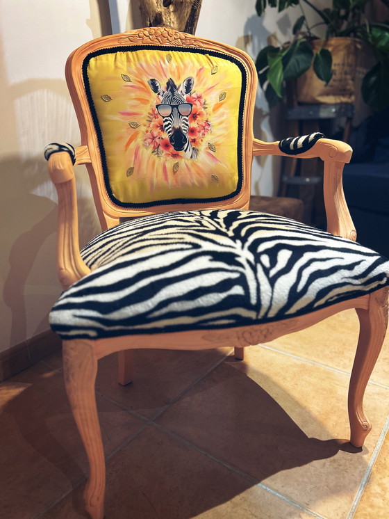 Image 1 of Poltrona zebrata e stravagante