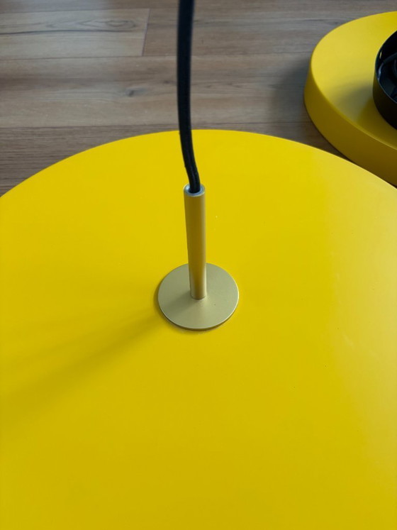 Image 1 of 2x Lampe suspendue UMAGE Asteria moyenne originale, jaune ocre