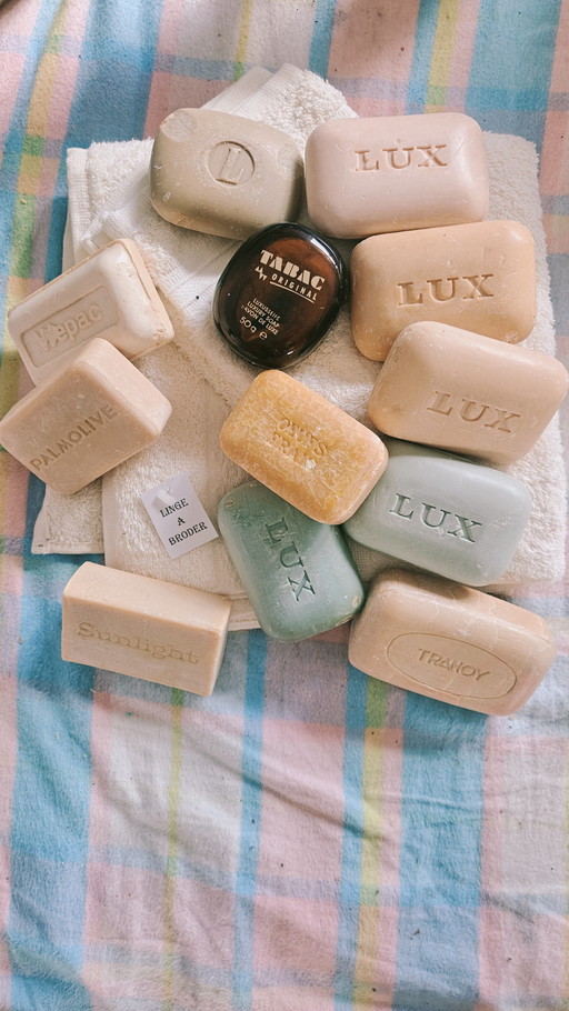 Collection sélectionnée : Savons vintage « invendus » - Design et histoire (y compris tabac)