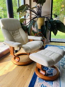 Fauteuil Stressless d'Ekornes, modèle Consul Classic, avec repose-pieds inclus.
