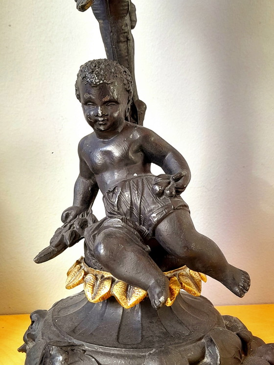 Image 1 of Coppia di candelabri barocchi in peltro raffiguranti putti