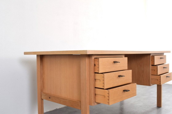 Image 1 of Mid-Century Schreibtisch aus Eichenholz von Svend Åge Madsen für Sigurd Hansen, 1960er Jahre.