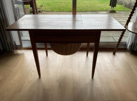 Image 1 of Mesa de costura de teca diseñada por Johannes Andersen en la década de 1960.