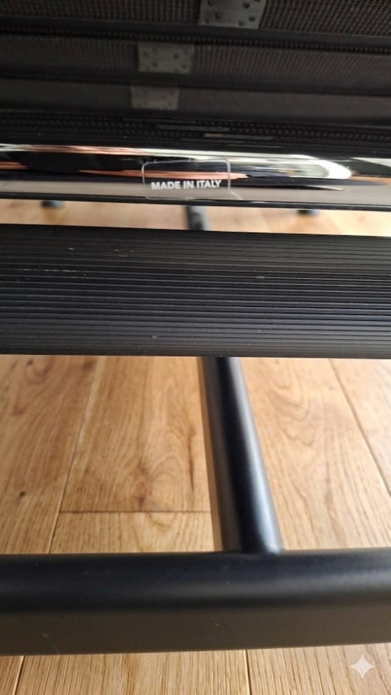 Image 1 of Chaise longue LC4 replica italiana in pelle nera (stile Le Corbusier) – Come nuova