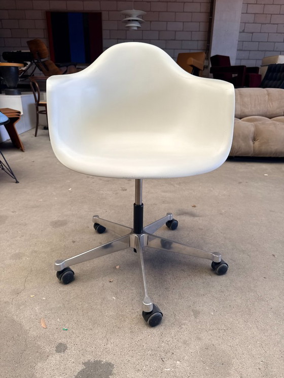Silla de oficina Vitra Eames PACC – Sillas de oficina, Plastic, Aluminium (photo 3 of 13)