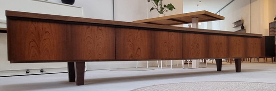 Image 1 of Credenza bassa di metà secolo