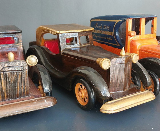 Image 1 of Voitures et camions en bois fabriqués et peints à la main
