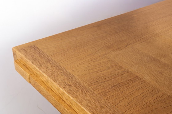 Image 1 of Gran mesa de comedor extensible de roble, diseñada por Guillermo y Chambron para Votre Maison en 1960.
