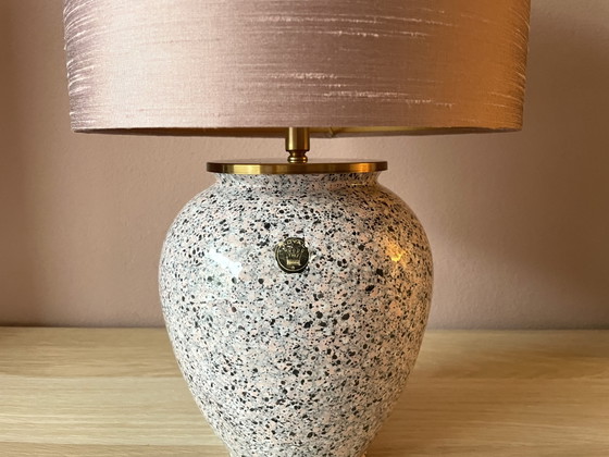 Image 1 of Handgemaakte Upcycled Vaaslamp – Royal Vaas met Dupion Zijden Kap