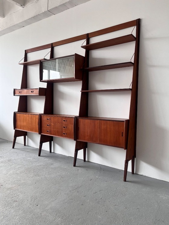 Image 1 of Librería modular escandinava «Panto», Noruega, década de 1960, teca de mediados de siglo.