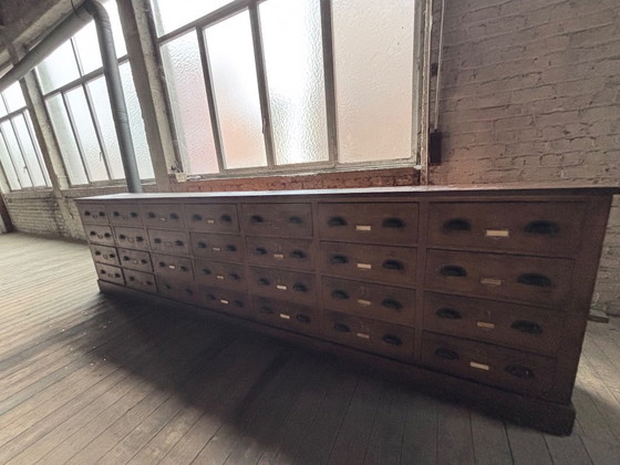 Image 1 of Unieke XL Industriële Apothekerskast / Toonbank (3,52m)