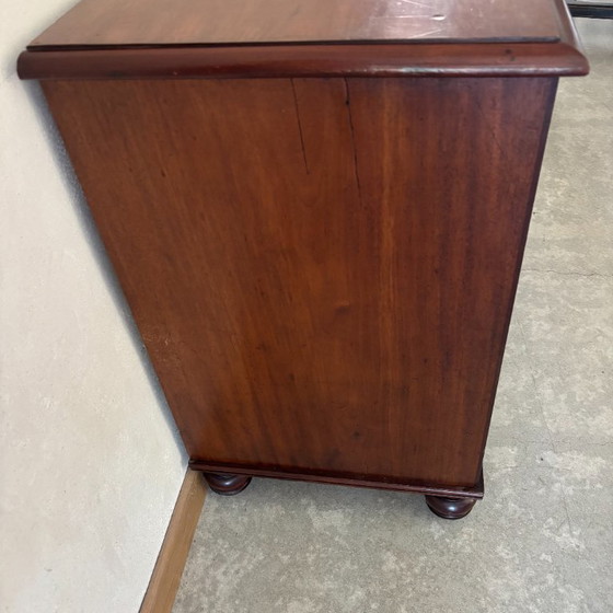 Image 1 of Commode anglaise en acajou
