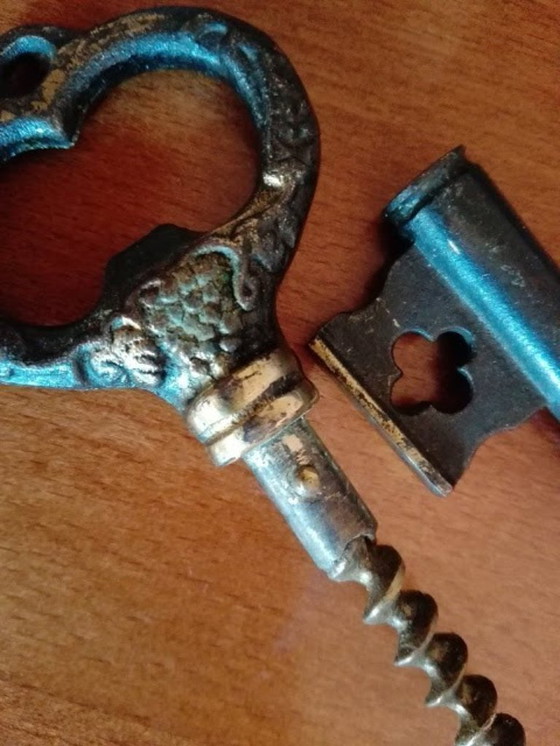 Image 1 of Cavatappi in ottone vintage, a forma di vecchia chiave