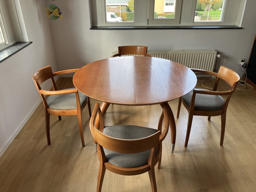 Prachtige massief kersenhouten tafel met bijpassende stoelen 