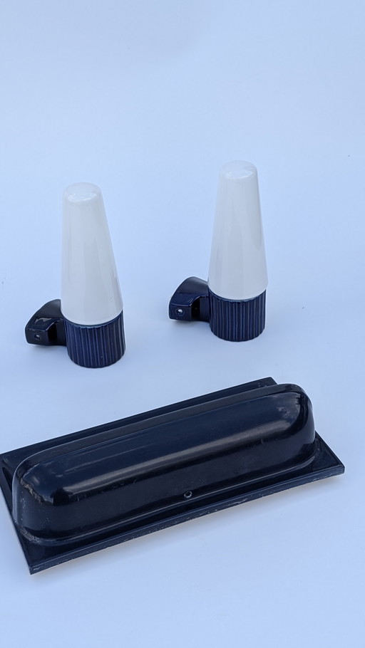 Pair or bathroom wall lamp IFÖ 6020 and soap holder in ceramic