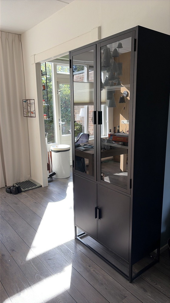 Vitrine Schwarz Metall – cavetown (photo 3 of 5)